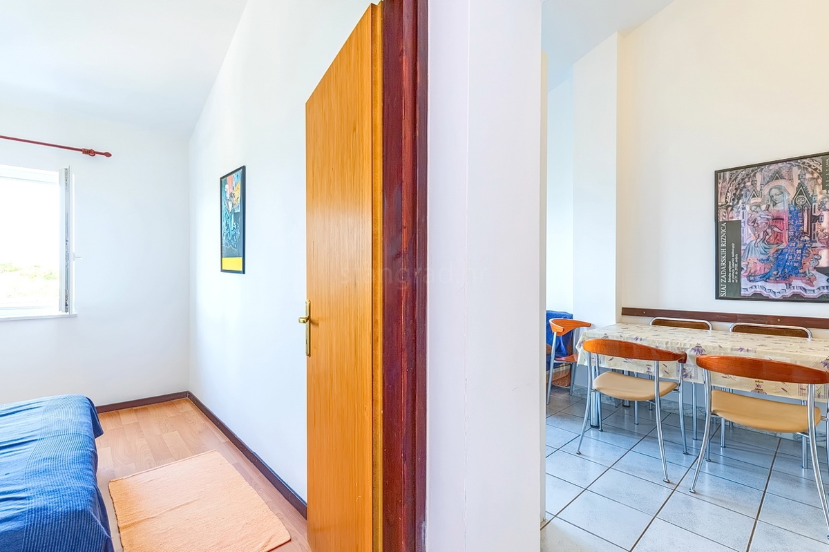 Punat, dvojček s 5 apartmaji v neposredni bližini morja!