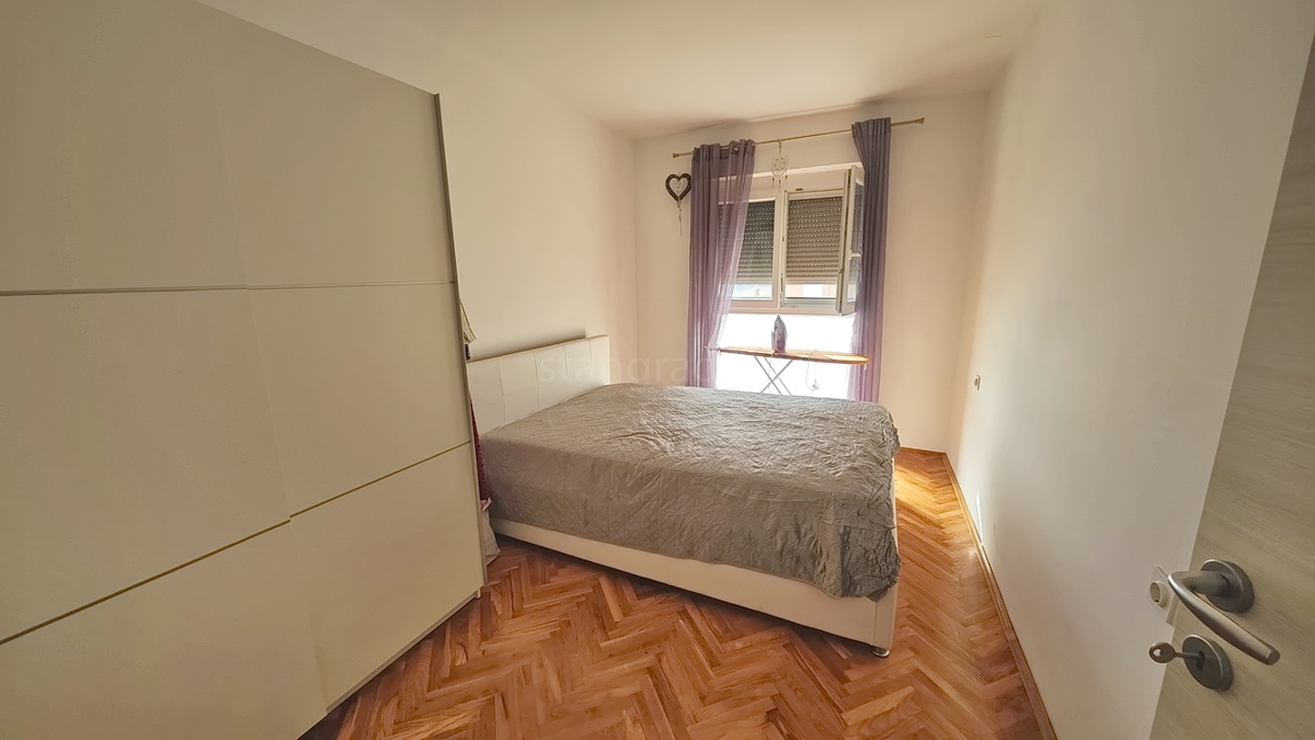 Krk, opremljeno stanovanje v 1. nadstropju na odlični lokaciji!