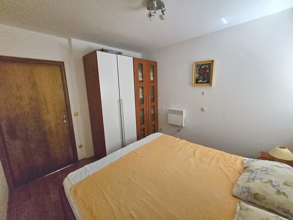 Malinska, pritlični apartma z vrtom in zasebnim bazenom!