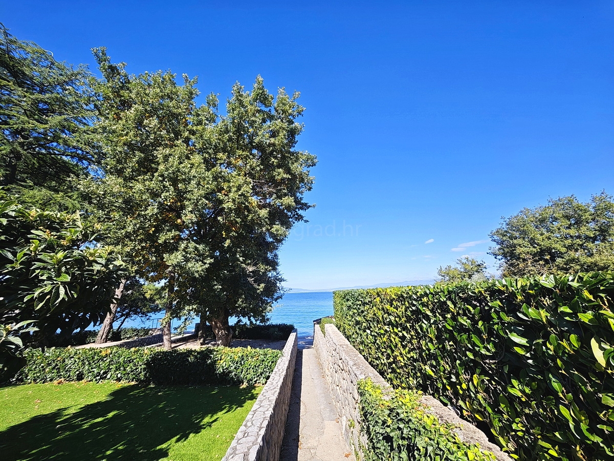 Malinska, enosobno stanovanje zelo blizu morja!