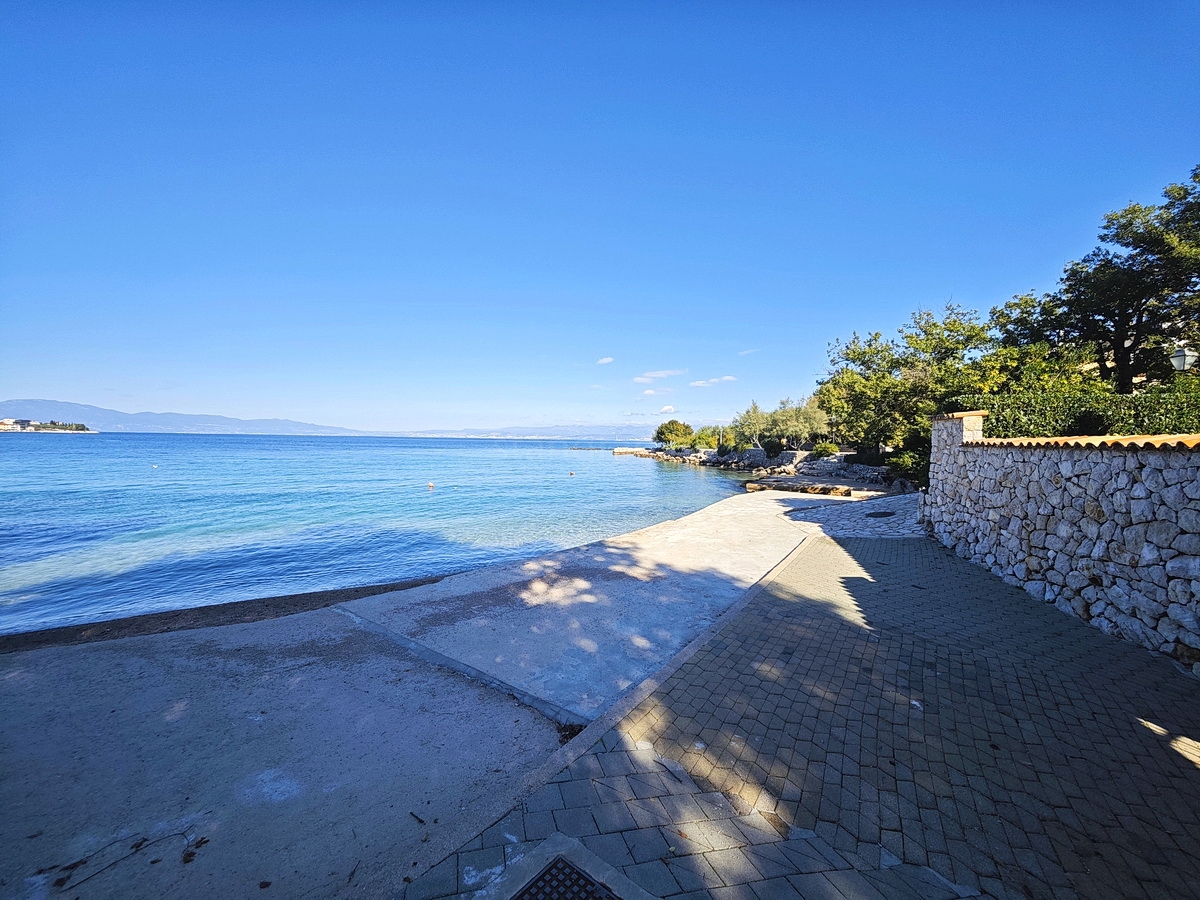 Malinska, enosobno stanovanje zelo blizu morja!