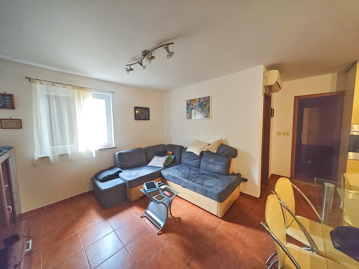 Zaliv Soline, stanovanje v pritličju s pokrito teraso!