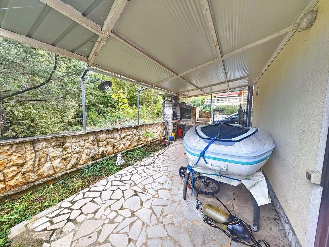 Zaliv Soline, stanovanje v pritličju s pokrito teraso!