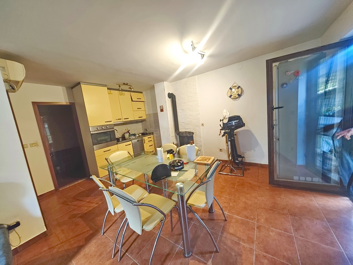 Zaliv Soline, stanovanje v pritličju s pokrito teraso!