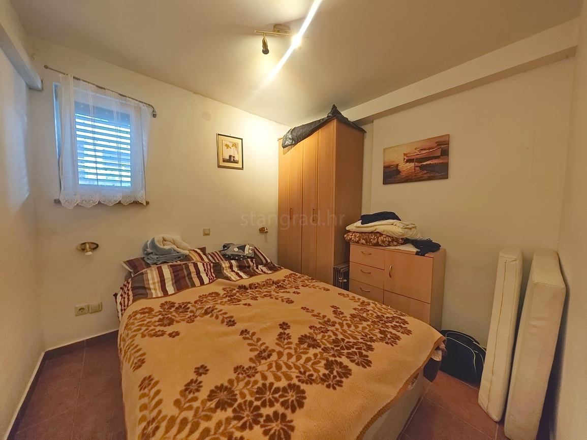 Zaliv Soline, stanovanje v pritličju s pokrito teraso!