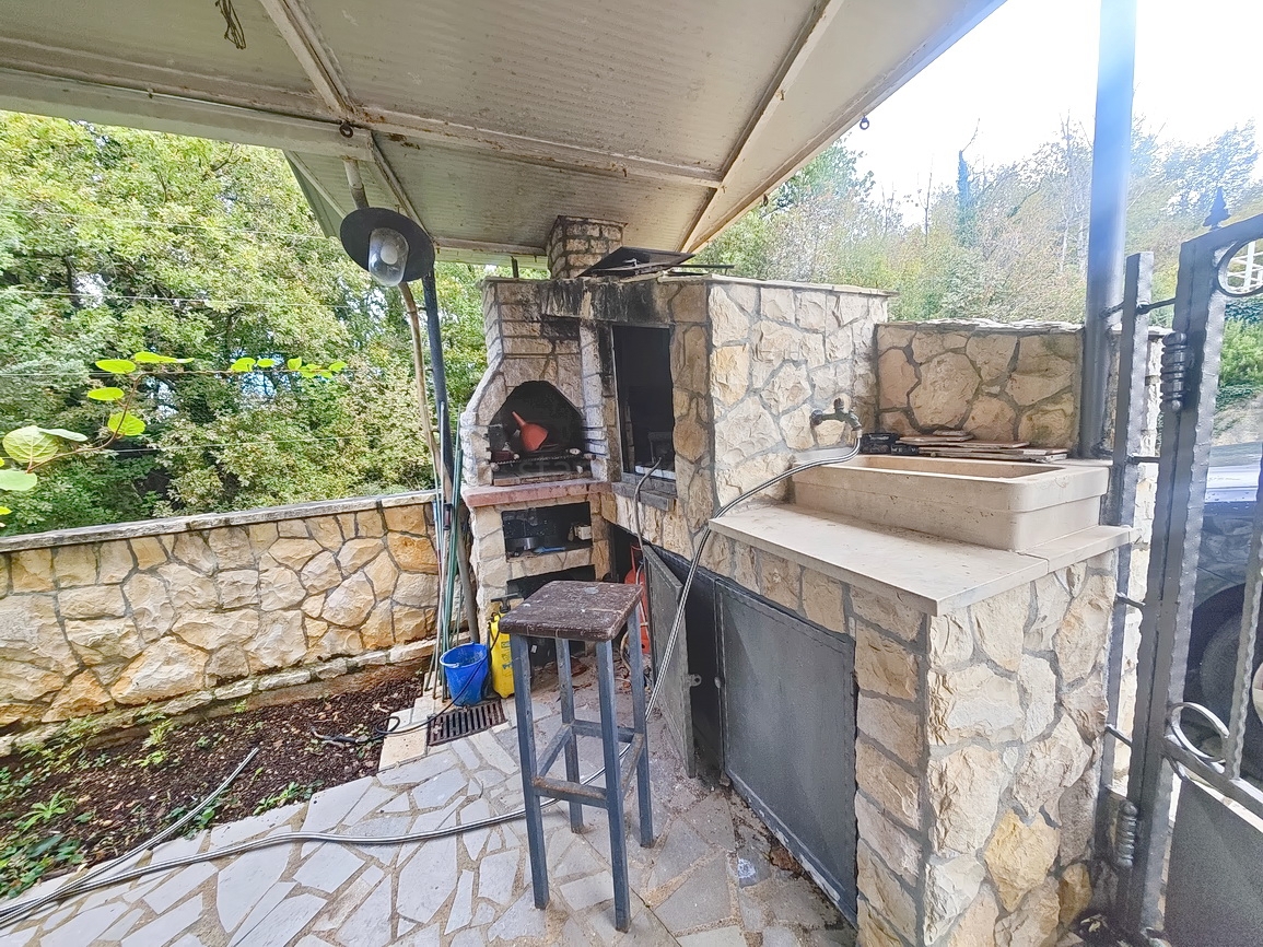 Zaliv Soline, stanovanje v pritličju s pokrito teraso!