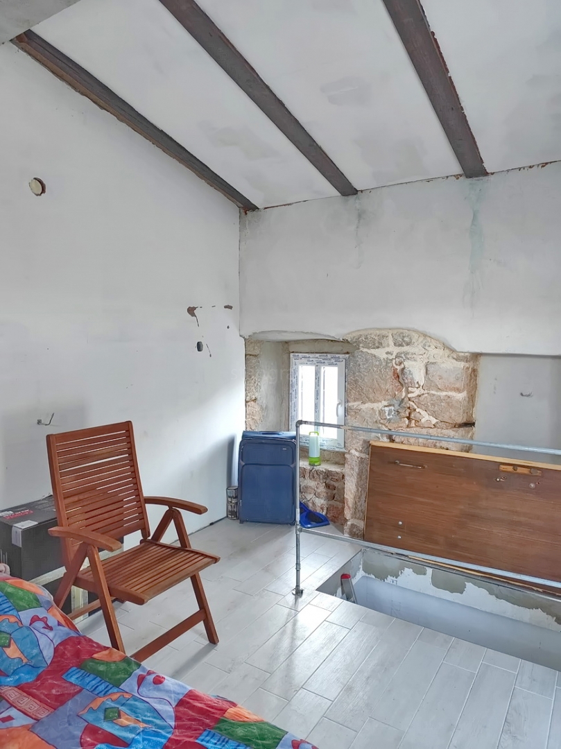 Okolica Vrbnika, kamnita hiša s pogledom na morje in vrtom!