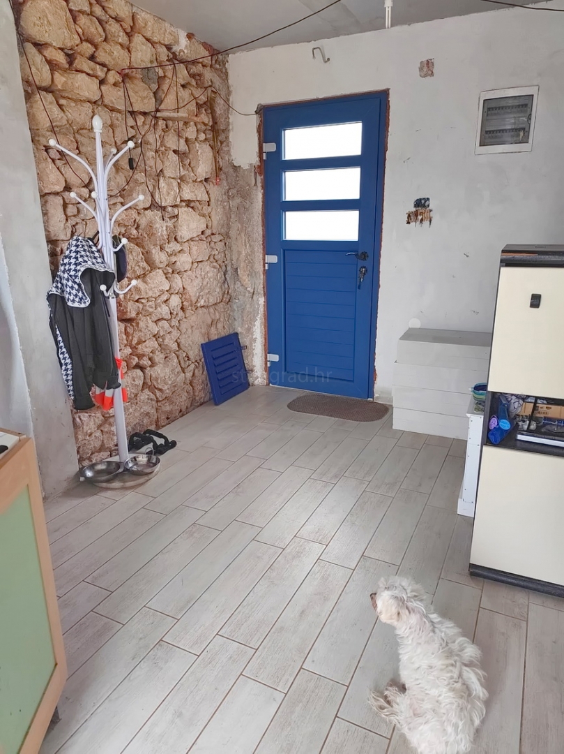 Okolica Vrbnika, kamnita hiša s pogledom na morje in vrtom!