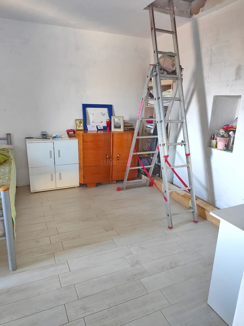 Okolica Vrbnika, kamnita hiša s pogledom na morje in vrtom!