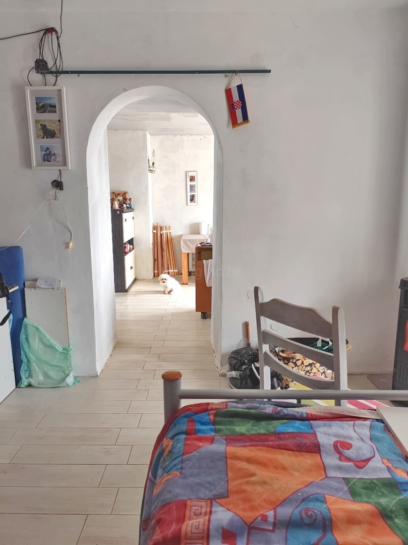 Okolica Vrbnika, kamnita hiša s pogledom na morje in vrtom!