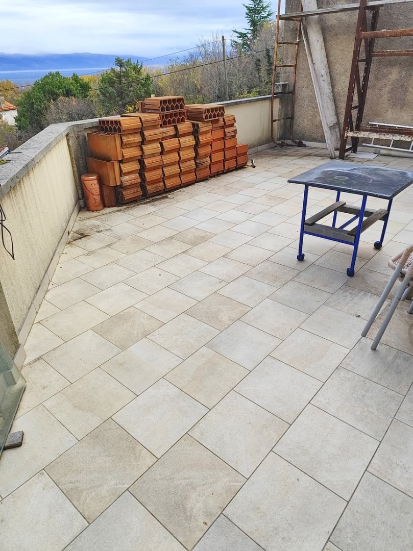 Okolica Vrbnika, kamnita hiša s pogledom na morje in vrtom!