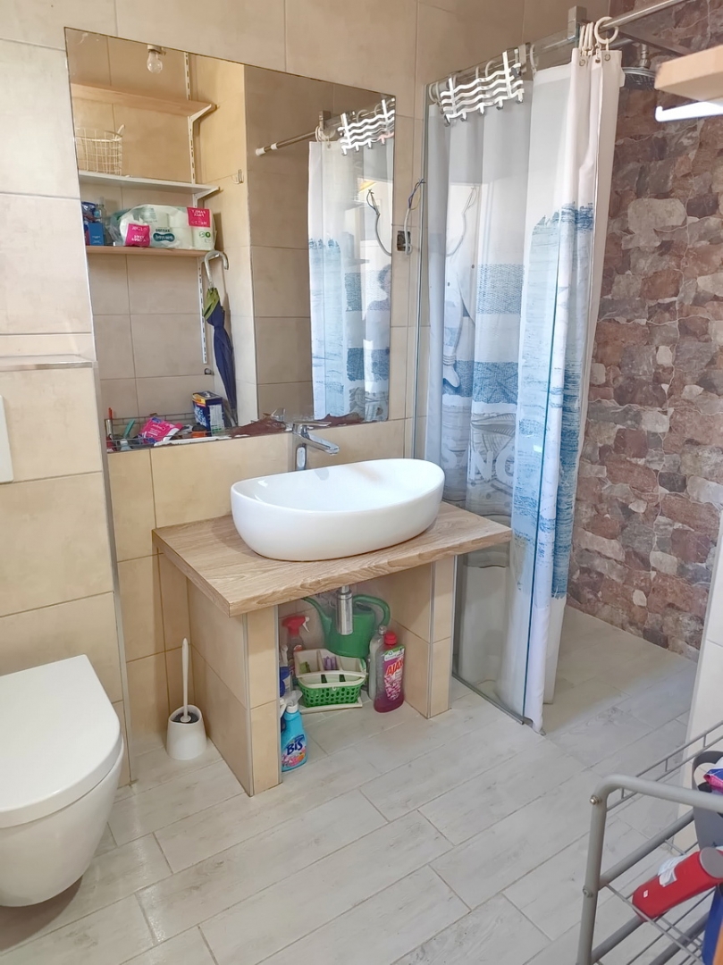 Okolica Vrbnika, kamnita hiša s pogledom na morje in vrtom!