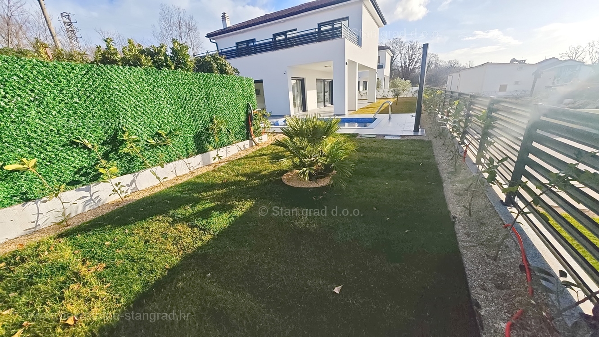 Malinska, novogradnja, družinska hiša z bazenom!