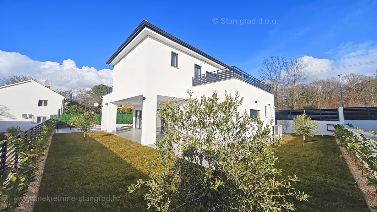 Malinska, novogradnja, družinska hiša z bazenom!