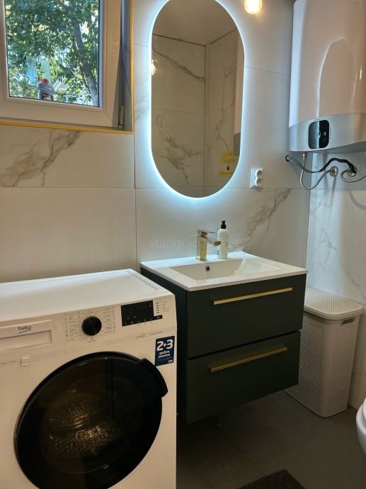 Šilo, pritlična hiša z vrtom blizu centra in morja!