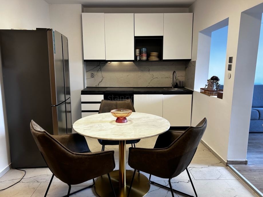 Šilo, pritlična hiša z vrtom blizu centra in morja!