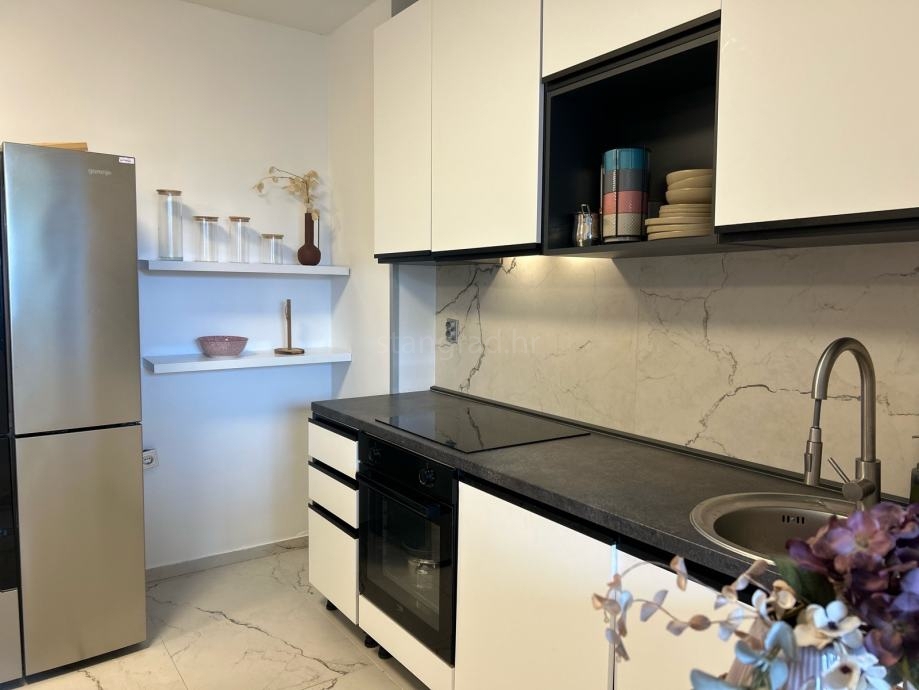 Šilo, pritlična hiša z vrtom blizu centra in morja!