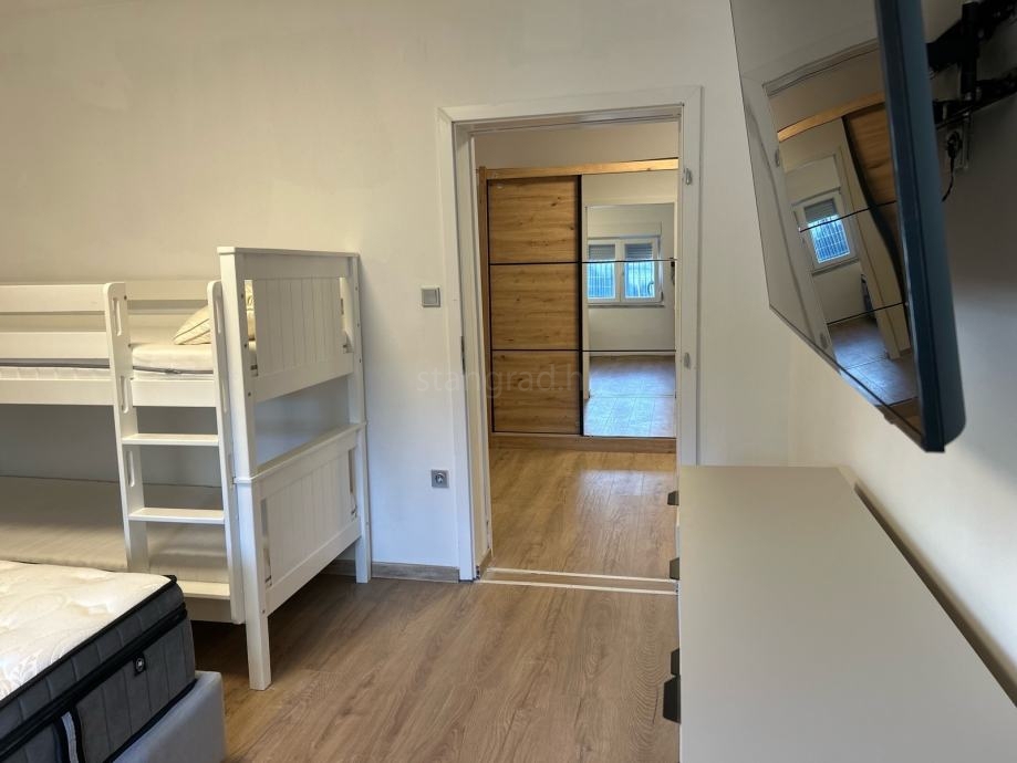 Šilo, pritlična hiša z vrtom blizu centra in morja!