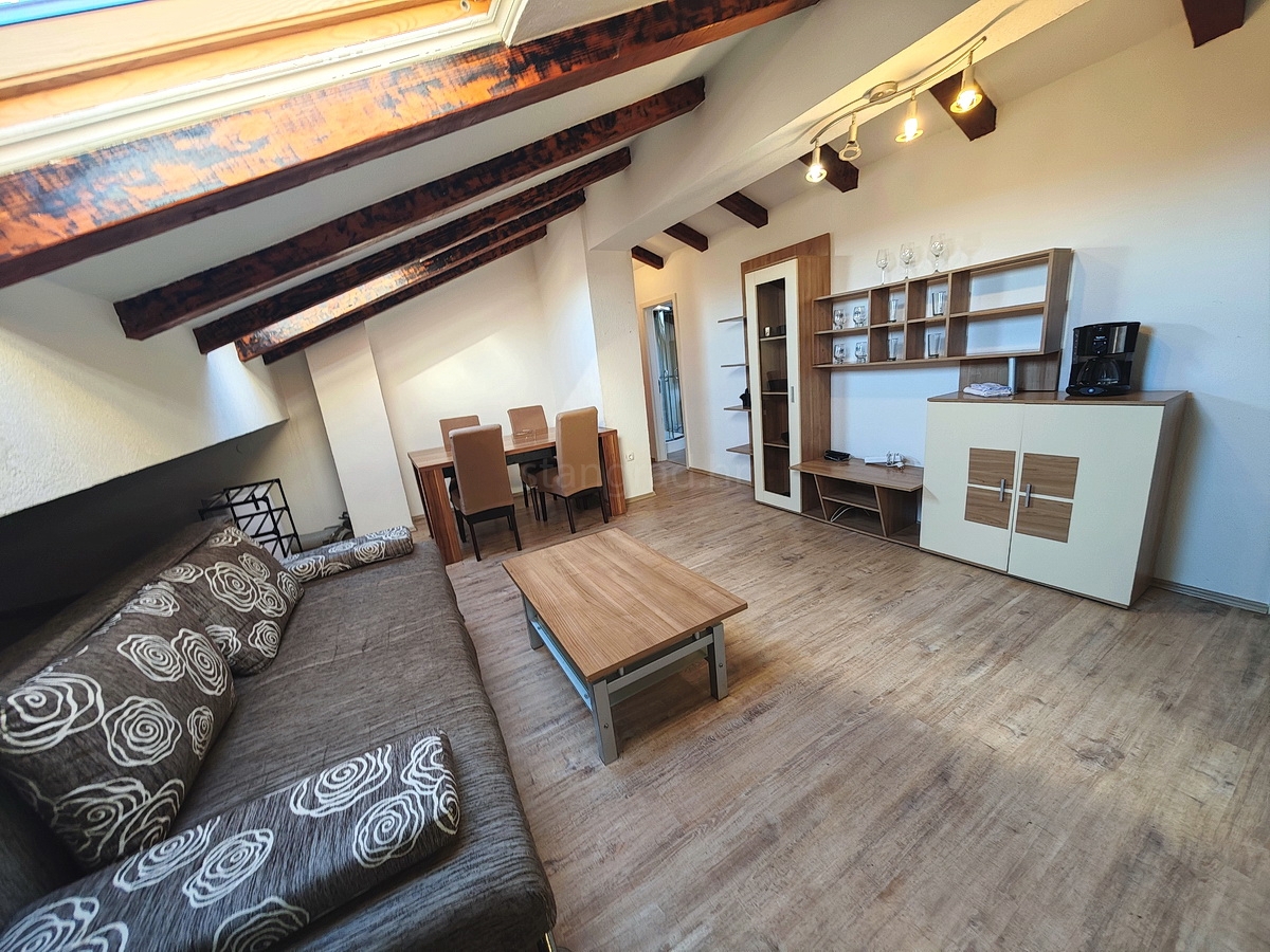 Malinska območje, dva apartmaja z vrtom in parkirnim mestom!