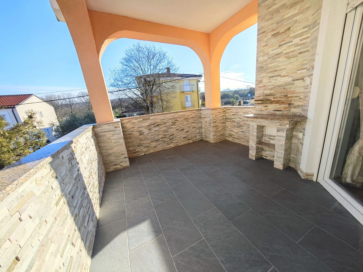 Malinska območje, dva apartmaja z vrtom in parkirnim mestom!