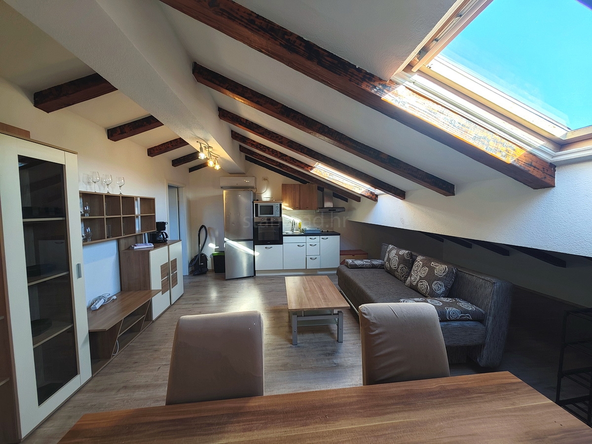 Malinska območje, dva apartmaja z vrtom in parkirnim mestom!