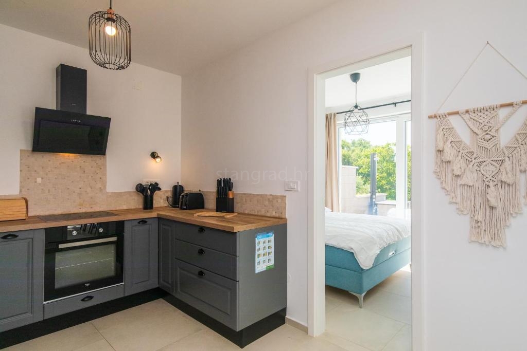 Malinska, moderna hiša z bazenom in pogledom na morje!