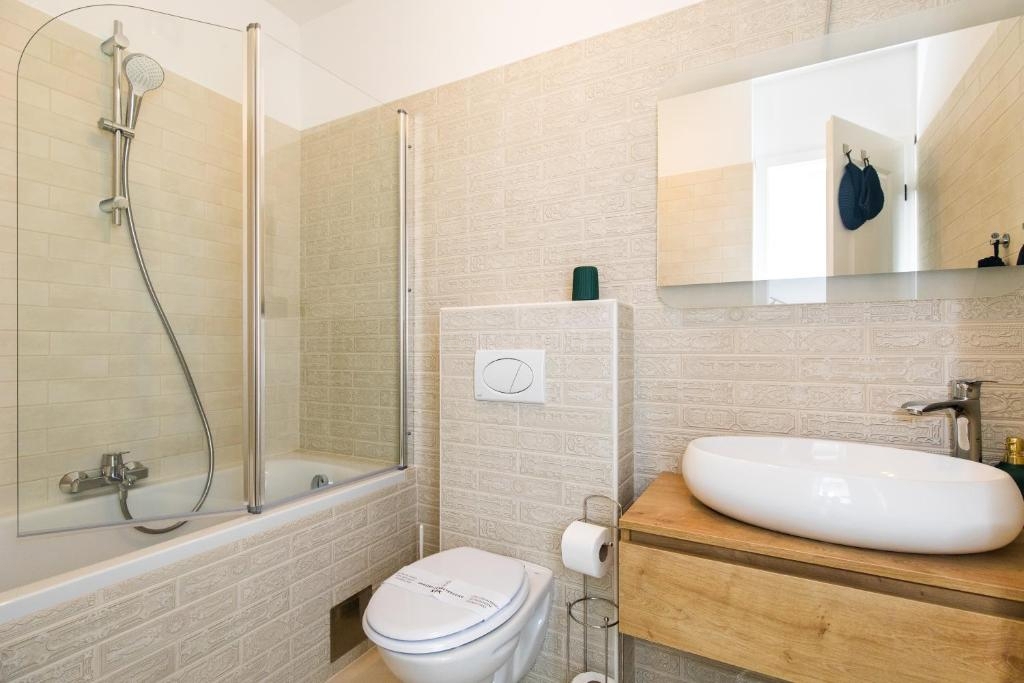 Malinska, moderna hiša z bazenom in pogledom na morje!