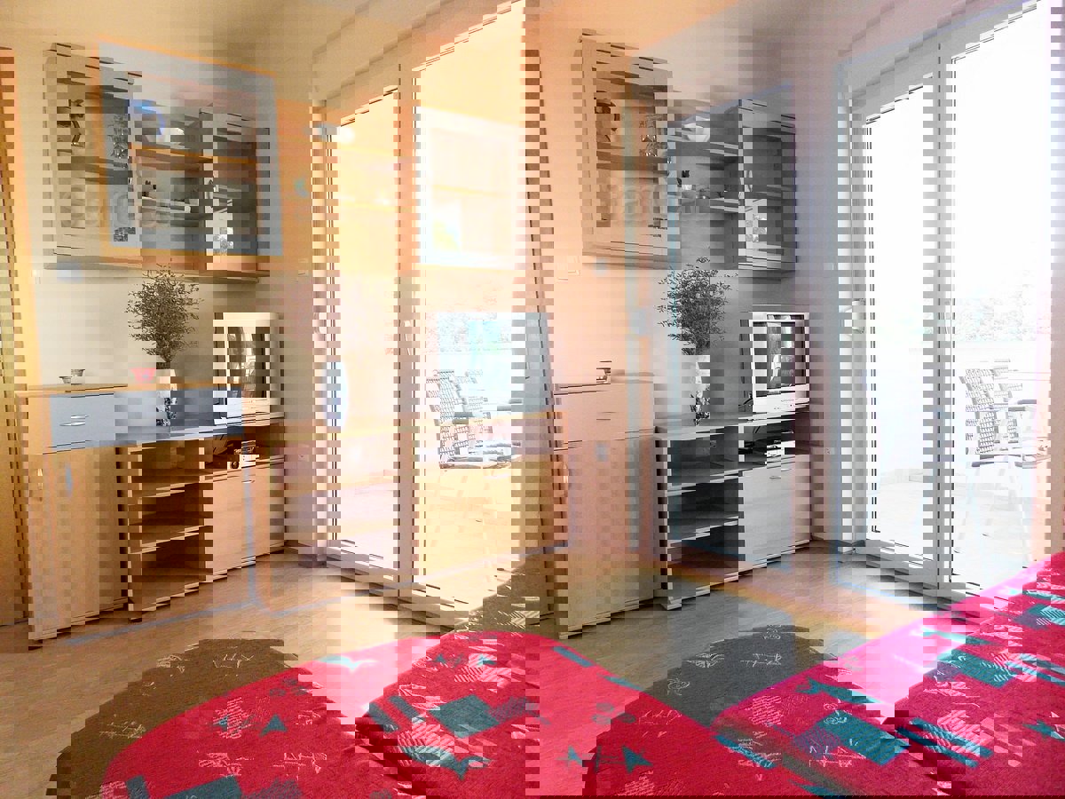 Malinska, nova hiša s 6 apartmaji