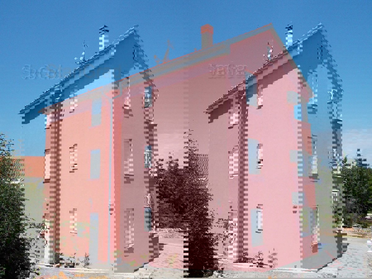 Malinska, nova hiša s 6 apartmaji