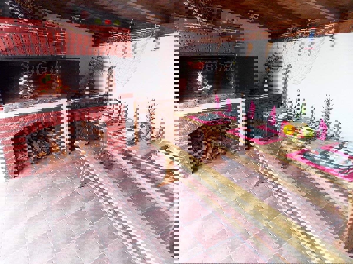 Malinska, nova hiša s 6 apartmaji
