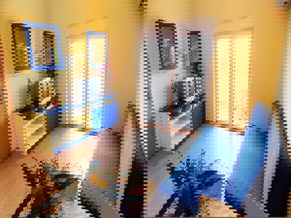 Malinska, nova hiša s 6 apartmaji