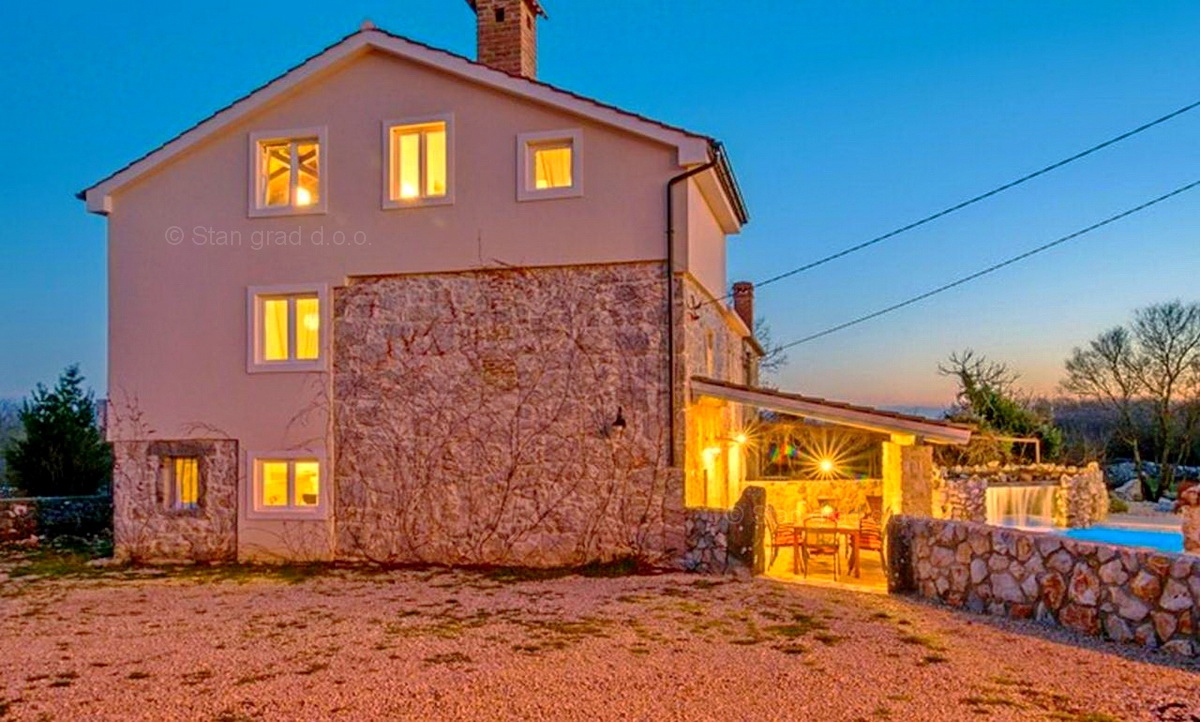 V bližini Vrbnika, kamnita vila z bazenom na mirni lokaciji