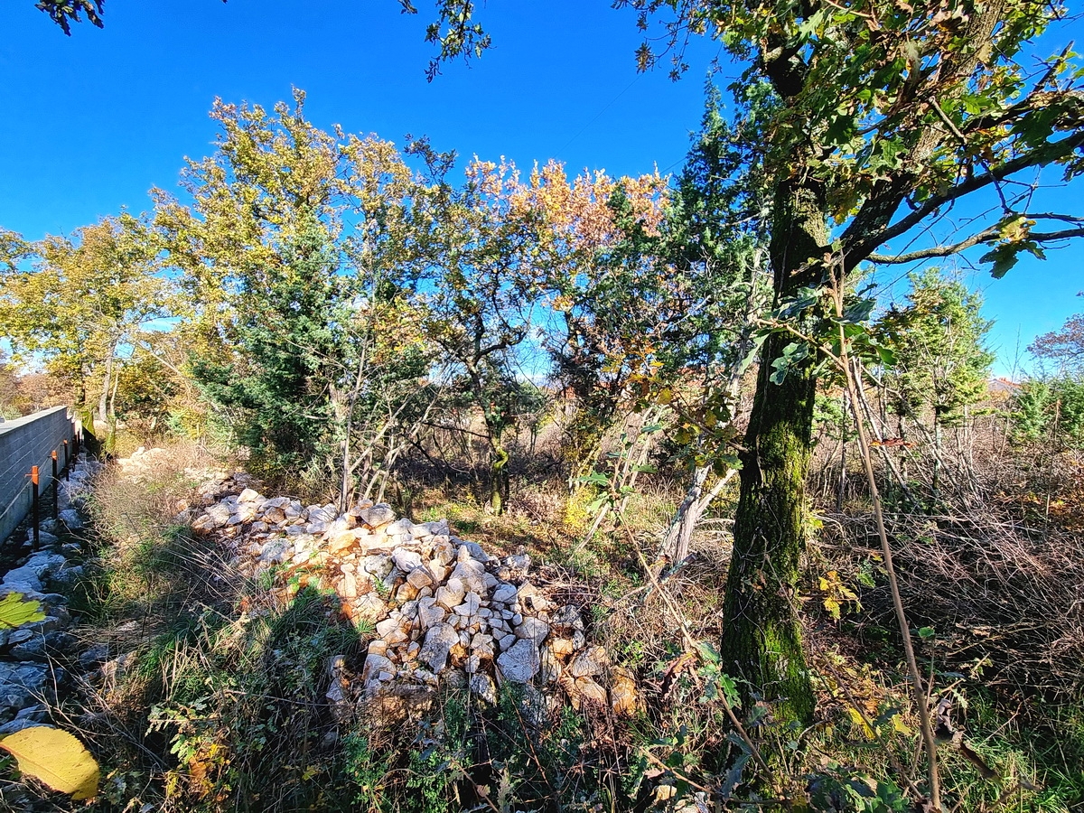 Malinska, okolica, gradbeno zemljišče na mirni lokaciji