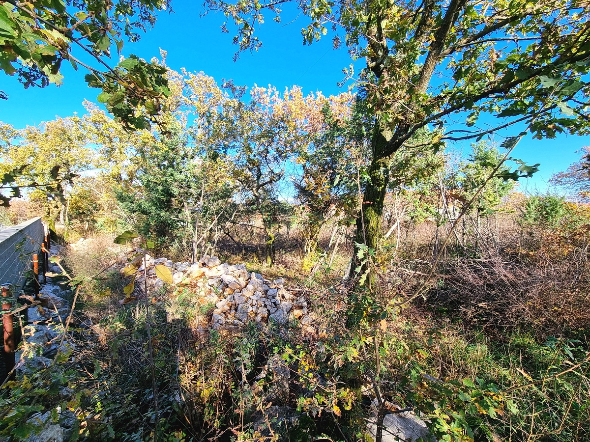 Malinska, okolica, gradbeno zemljišče na mirni lokaciji