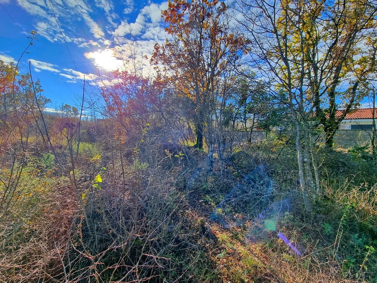 Malinska, okolica, gradbeno zemljišče na mirni lokaciji