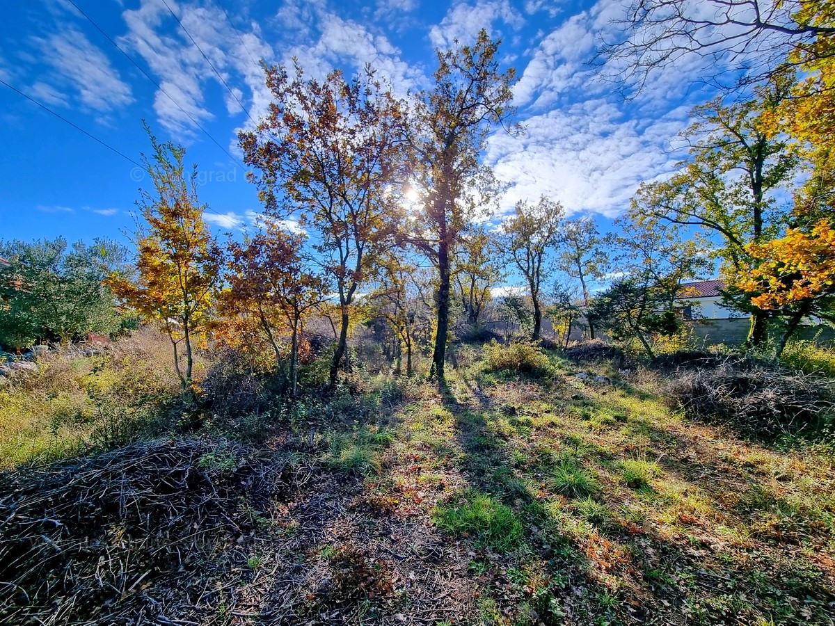 Malinska, okolica, gradbeno zemljišče na mirni lokaciji