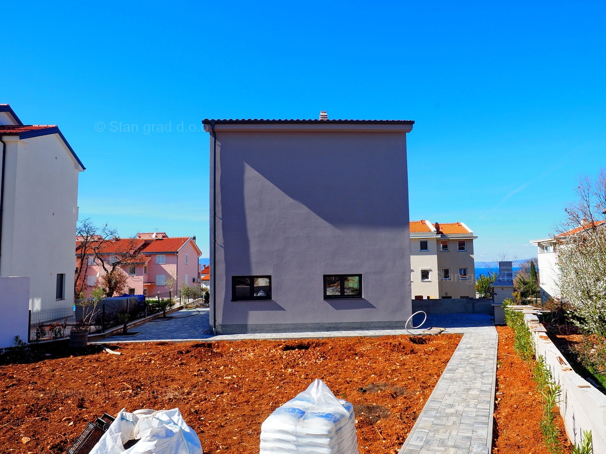 Malinska, kvalitetna novogradnja, 1. nadstropje s pogledom na morje, PRODAJA!