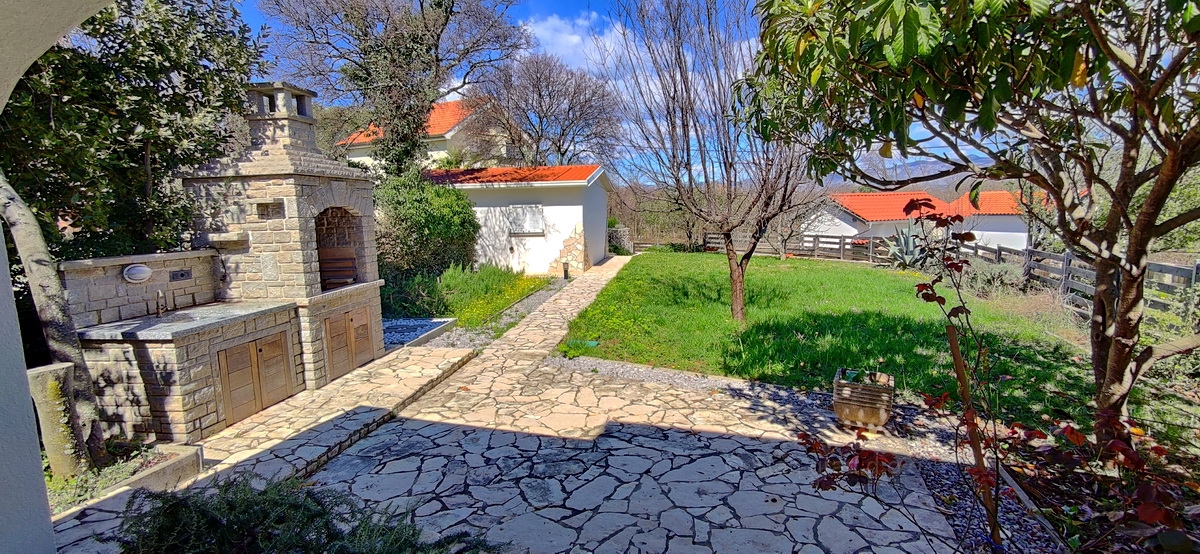 Uvala Soline, okolica, prodaja dvojčka z razgledom na mirni lokaciji!