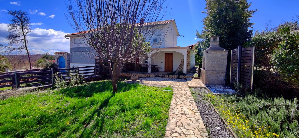 Uvala Soline, okolica, prodaja dvojčka z razgledom na mirni lokaciji!