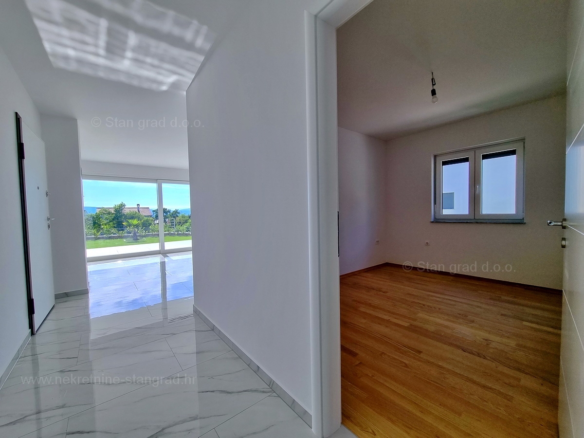 Malinska, dva apartmaja z vrtom v novogradnji!