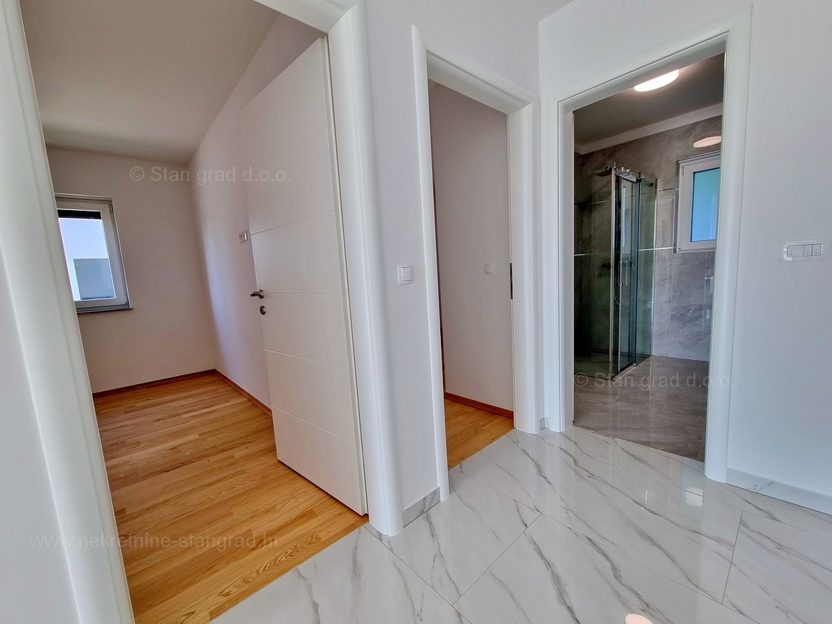Malinska, dva apartmaja z vrtom v novogradnji!