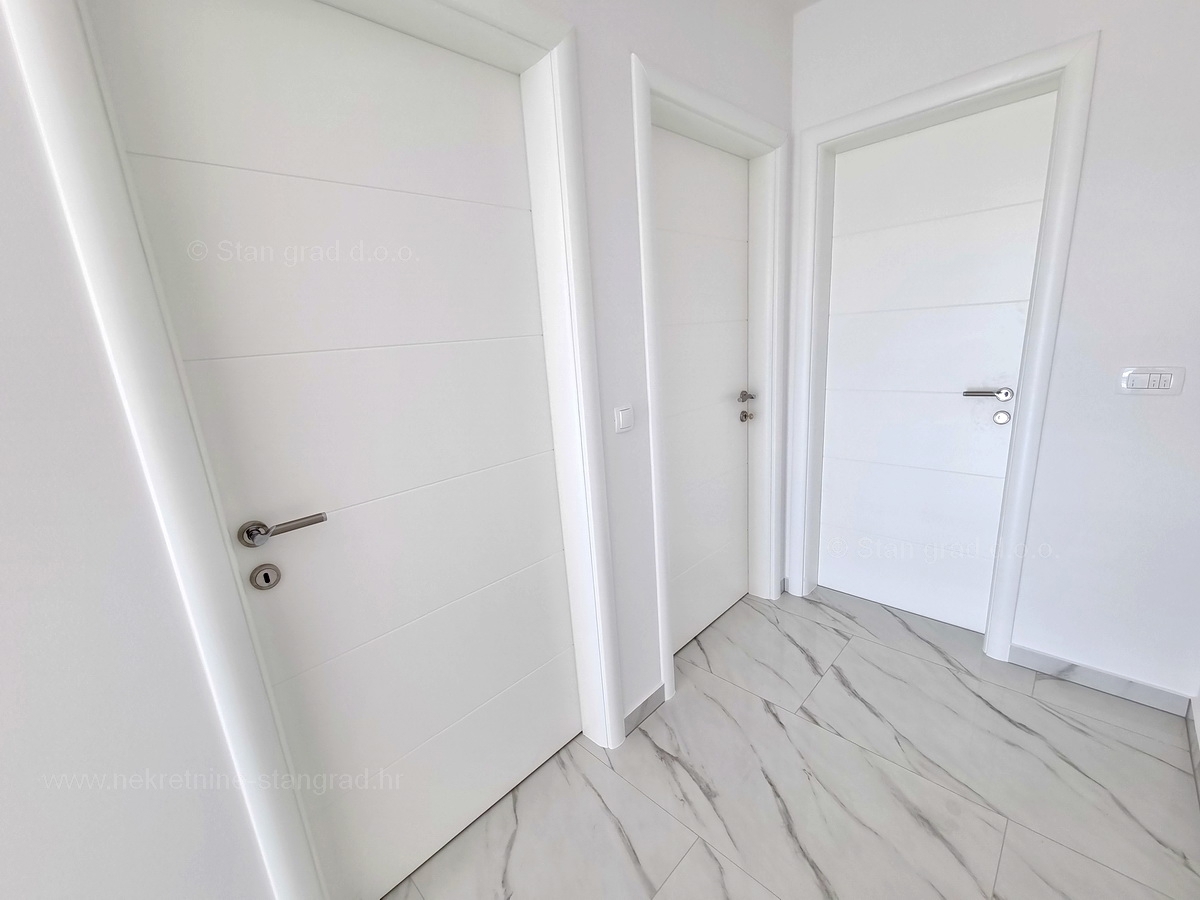 Malinska, dva apartmaja z vrtom v novogradnji!