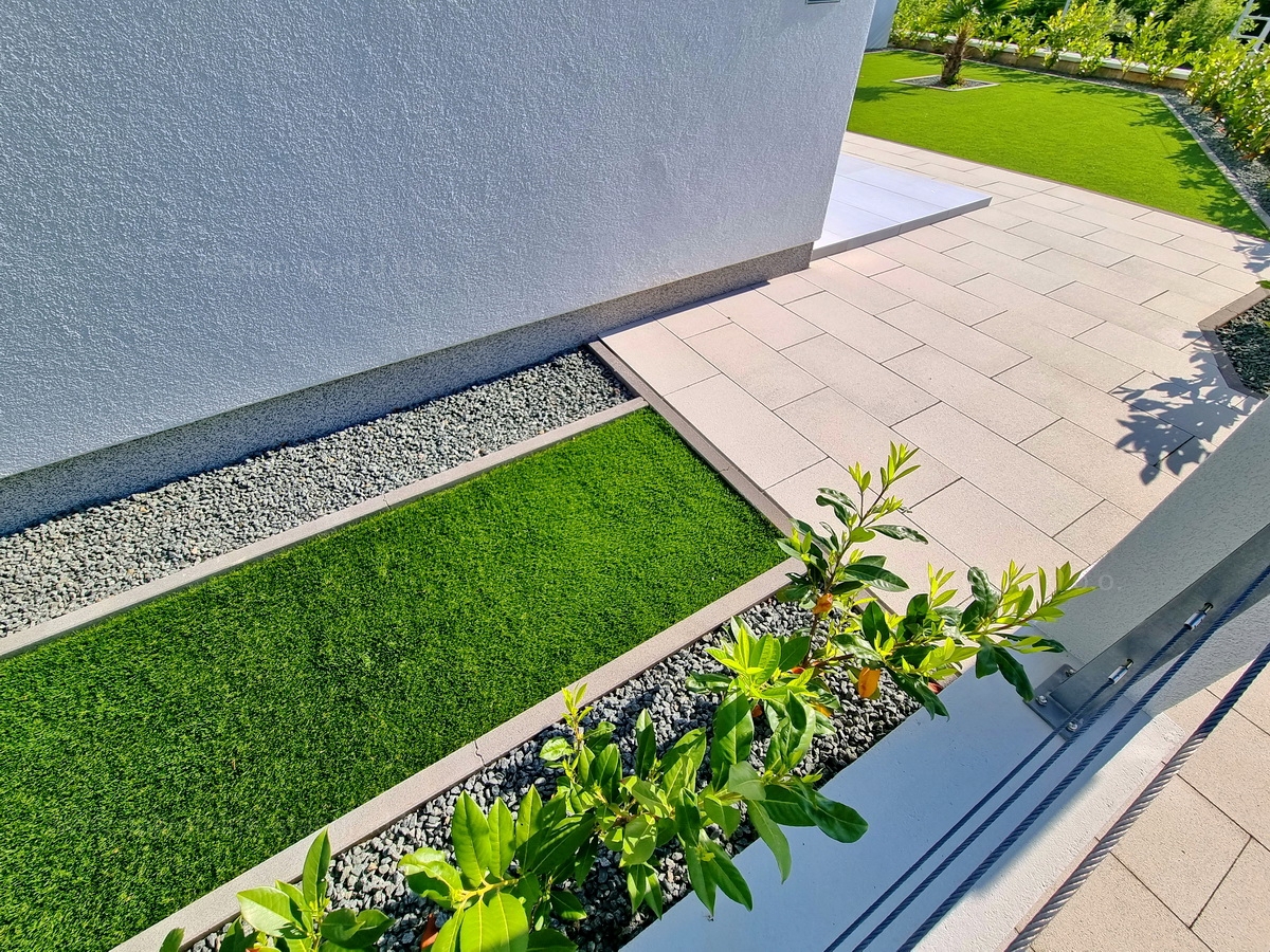Malinska, dva apartmaja z vrtom v novogradnji!