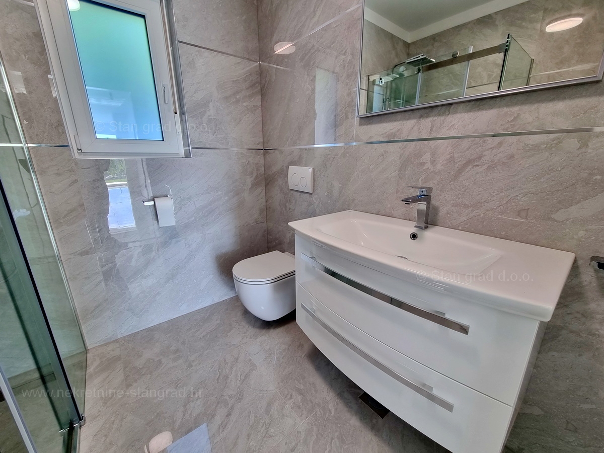 Malinska, dva apartmaja z vrtom v novogradnji!