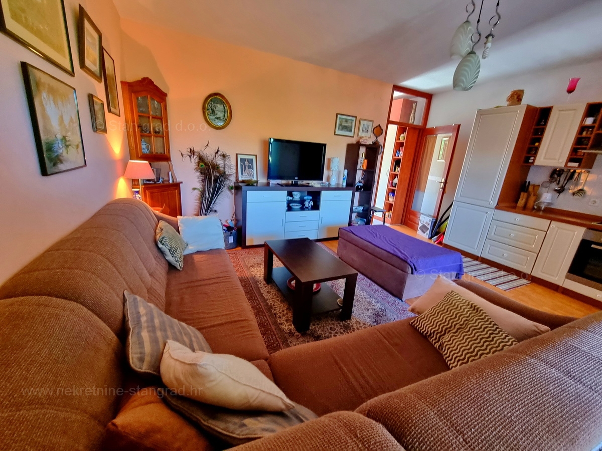 Malinska, opremljen apartma v prvem nadstropju blizu plaže!