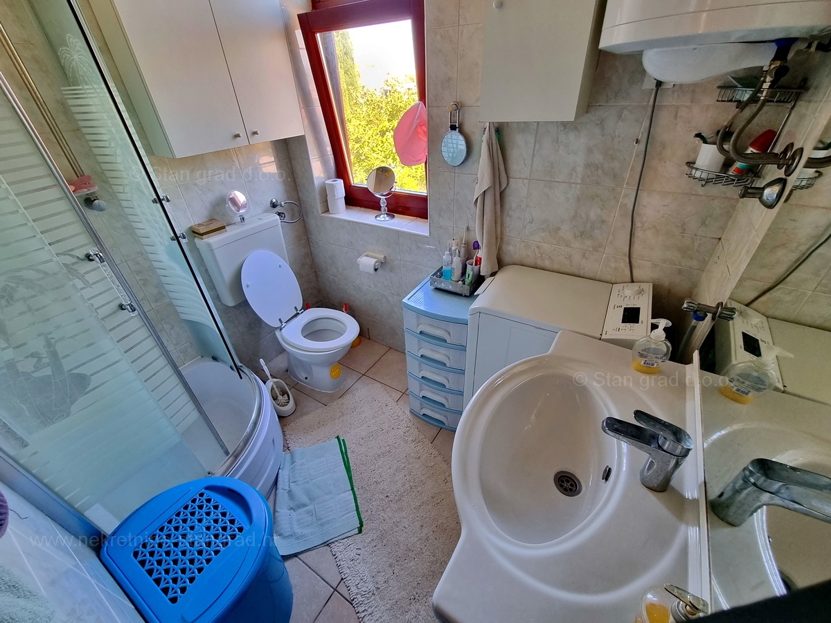 Malinska, opremljen apartma v prvem nadstropju blizu plaže!