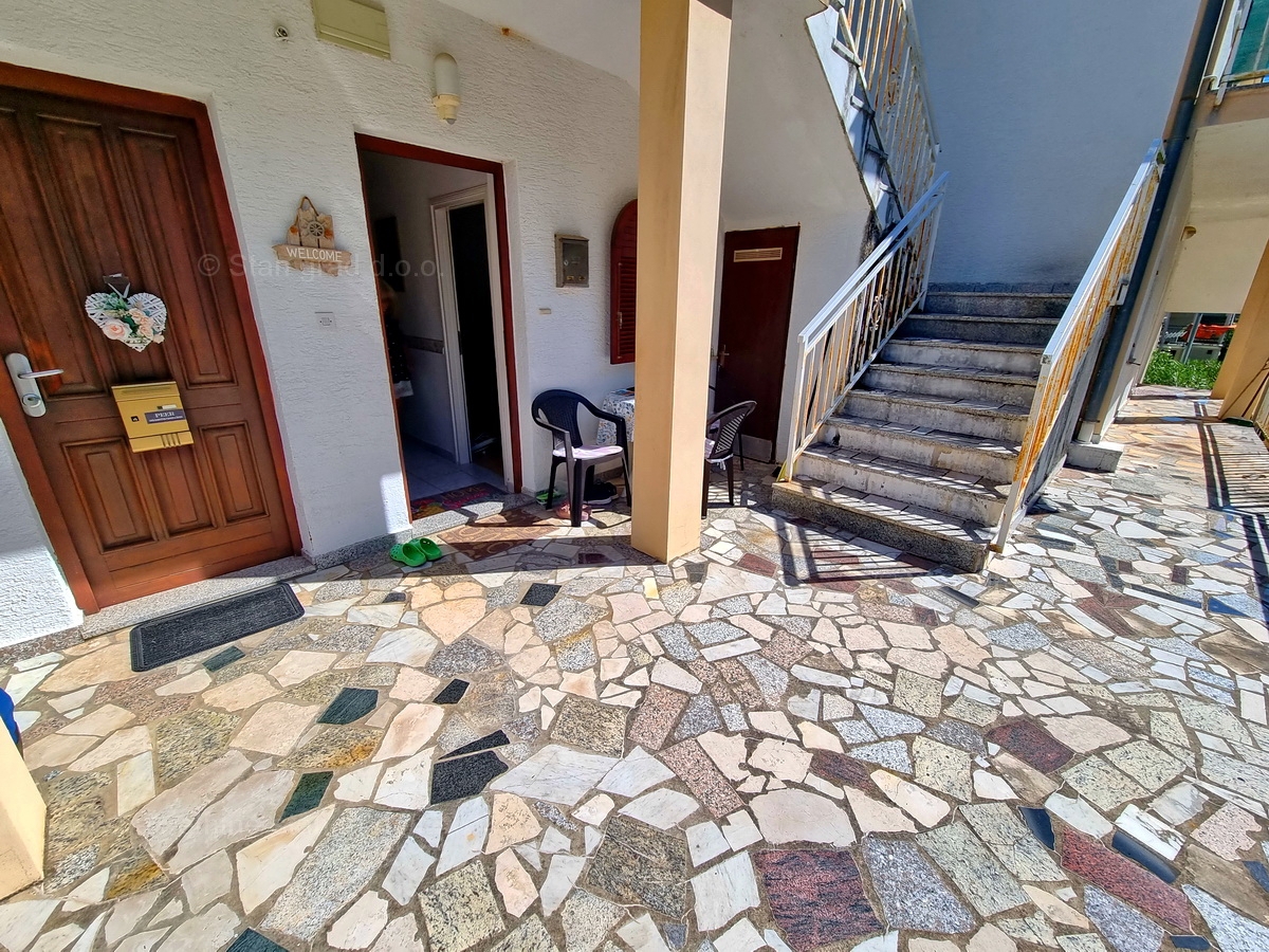 Malinska, opremljen apartma v prvem nadstropju blizu plaže!
