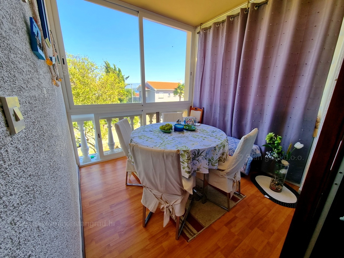 Malinska, opremljen apartma v prvem nadstropju blizu plaže!