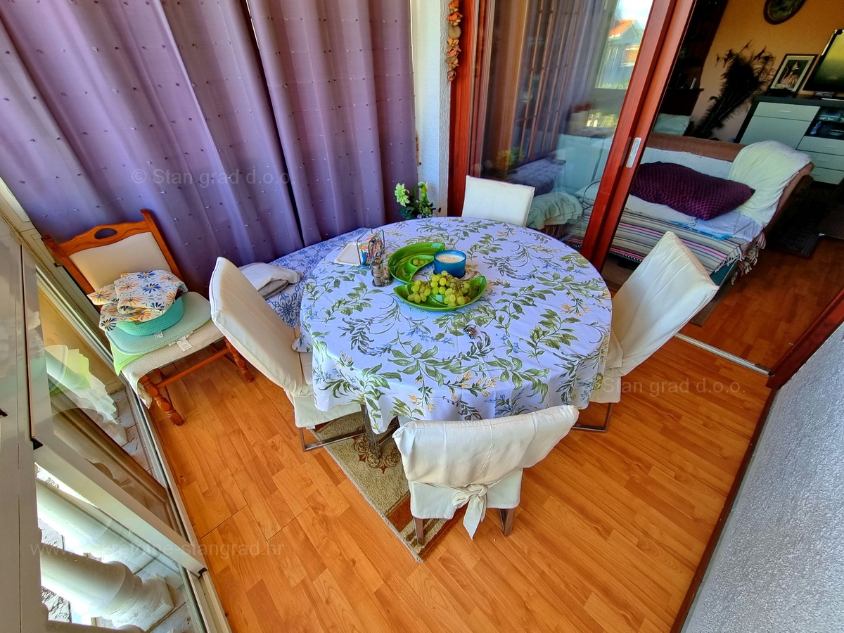 Malinska, opremljen apartma v prvem nadstropju blizu plaže!