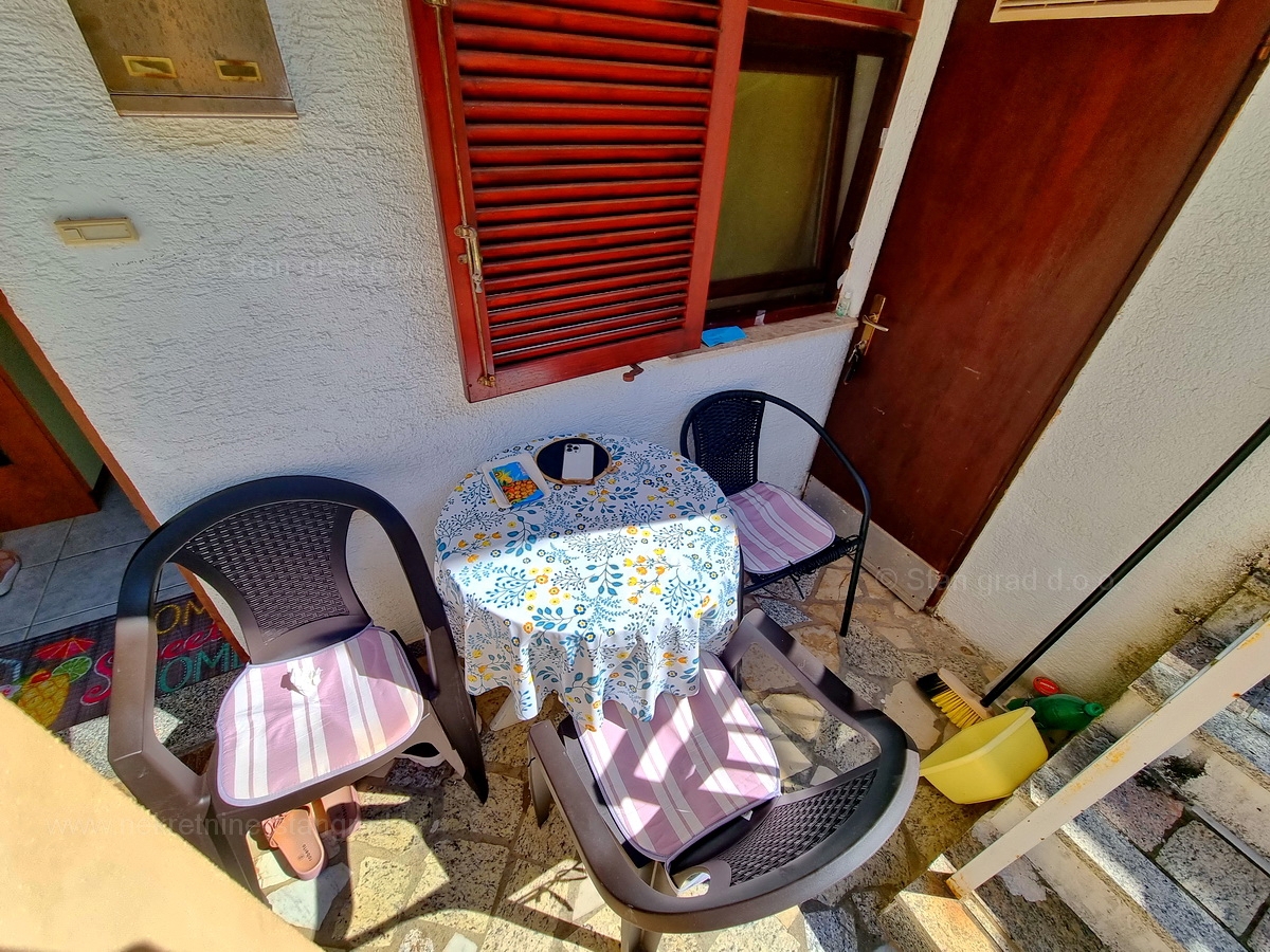 Malinska, opremljen apartma v prvem nadstropju blizu plaže!